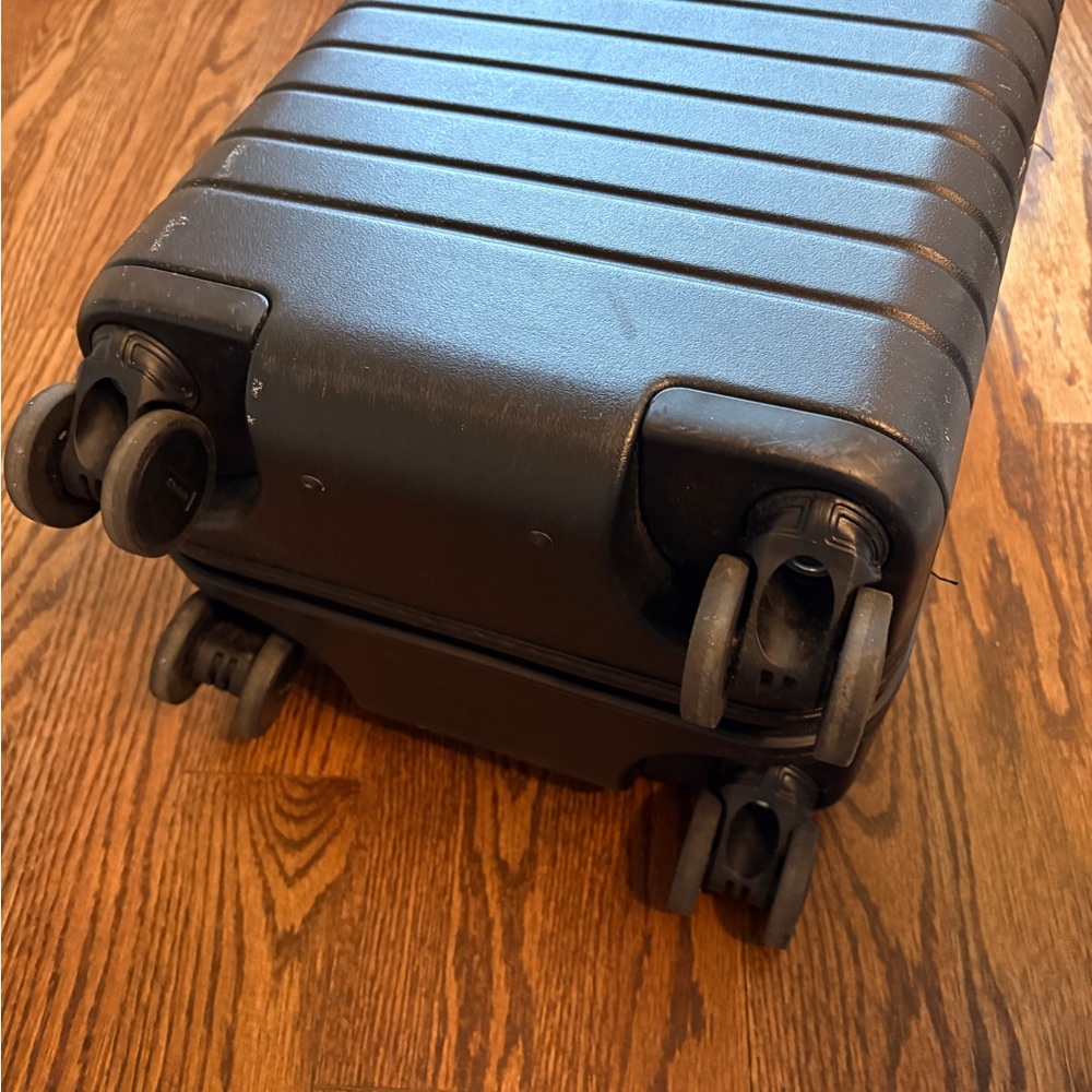 Away Travel Kids Black Suitcase - The Kids' Carry-On in Black - Picture 4 of 7